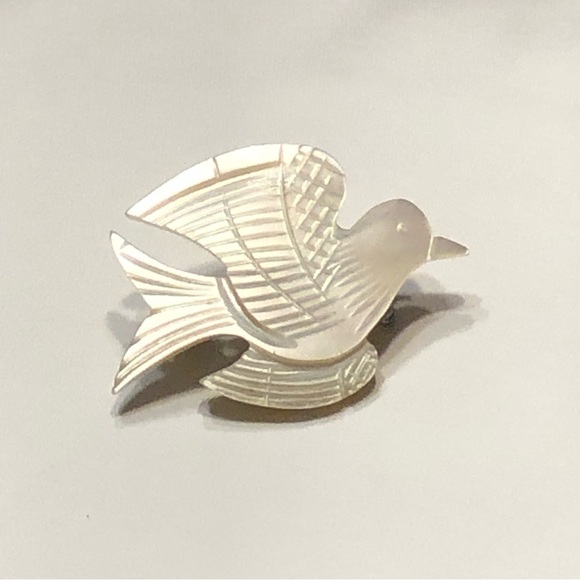 Carved Dove Bird Mother of Pearl Pin Brooch peace - Picture 4 of 6